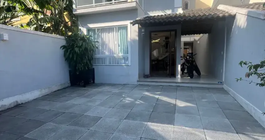 Linda casa 4 quartos com área gourmet,localização privilegiada em piratininga !