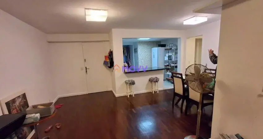 Apartamento varanda, sala. cozinha toda reformada e montada, 3 quartos sendo 1suite, dependência completa.