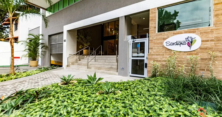 Apartamento amplo e pronto para morar, com:  2 quartos (1 suíte),varanda !