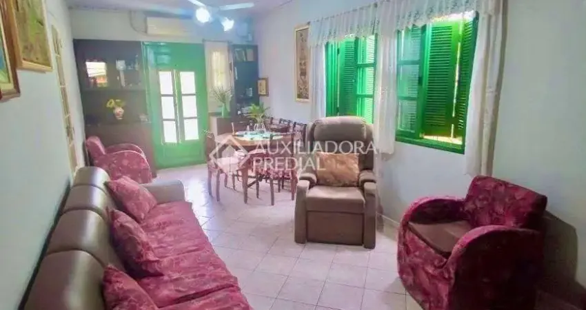 Casa com 3 quartos à venda na Rua Dona Zulmira, 161, Cavalhada, Porto Alegre