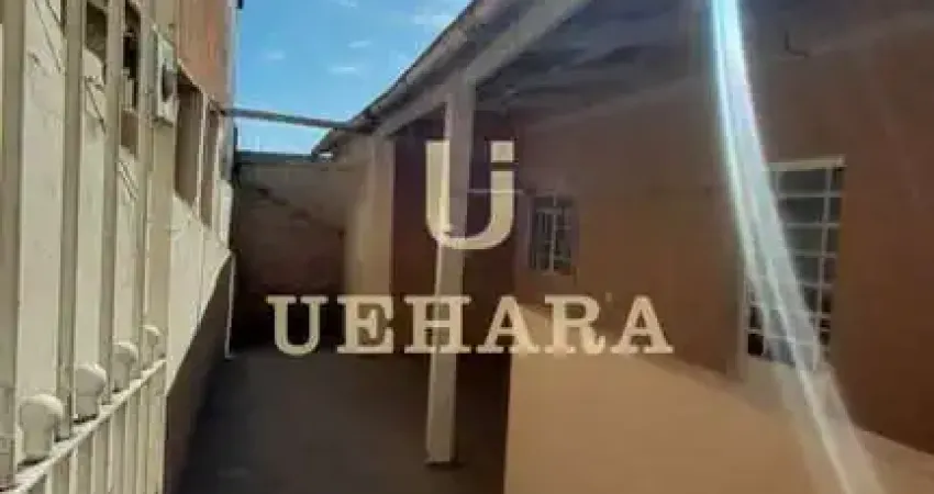 Casa térrea de fundos com 2 dormitórios em ótimo estado!!