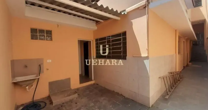 Casa térrea de 2 dormitórios em ótimo estado para alugar no parque peruche!