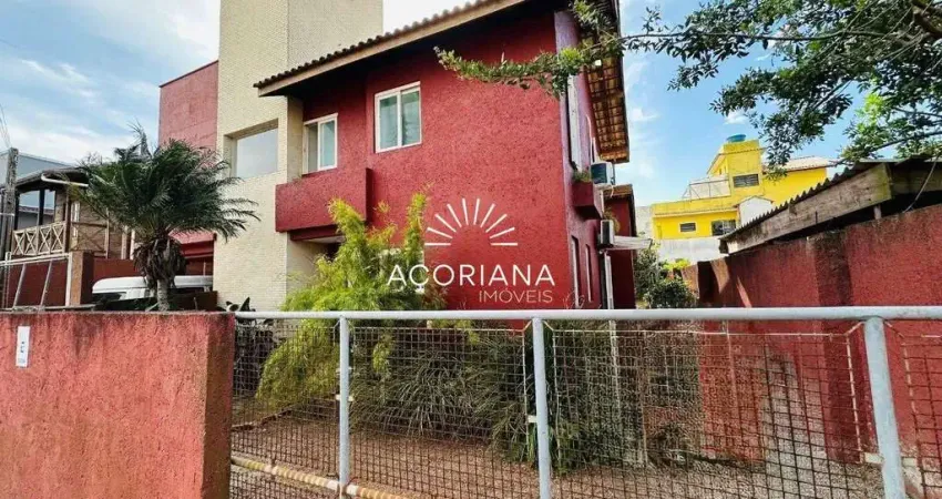 Casa com 3 dormitórios no Campeche, a poucos passos do mar – oportunidade única!