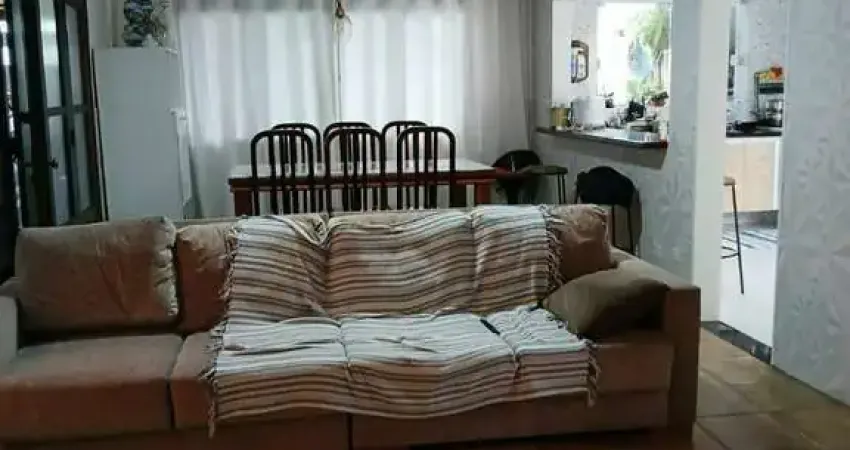 Casa com 3 dormitórios no Jardim Mosteiro em Itanhaém / SP