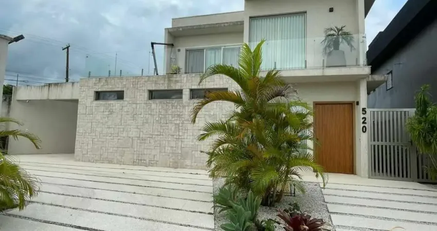 Casa com 4 dormitórios, sendo 3 suítes no Jardim Guacyra em Itanhaém / SP