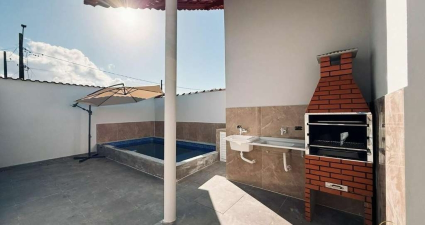 Casa com 2 dormitórios, sendo 1 suíte, no Jd. Praia Grande em Mongaguá.