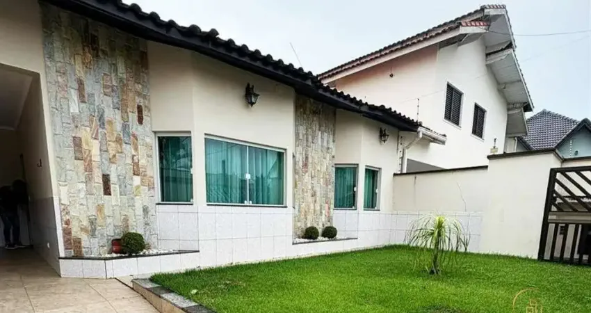 Casa com 3 dormitórios, sendo 1 suíte no Josedy em Peruíbe / SP
