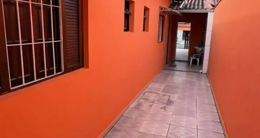 Casa com 2 dormitórios, sendo 1 suíte no Grandesp em Itanhaém / SP