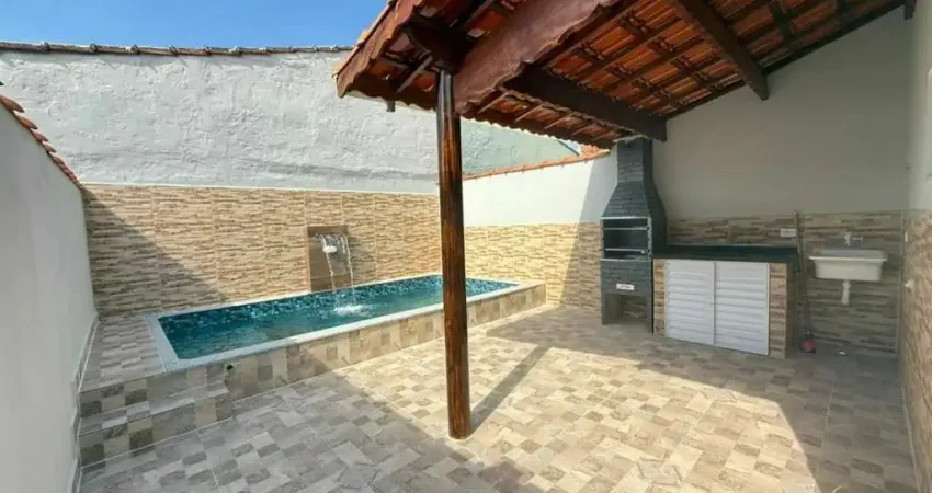 Casa com 2 dormitórios, sendo 1 suíte no Jardim Praia Grande em Mongaguá / SP