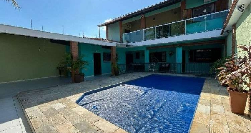 Casa com 4 dormitórios, sendo 1 suíte no Suarão em Itanhaém / SP