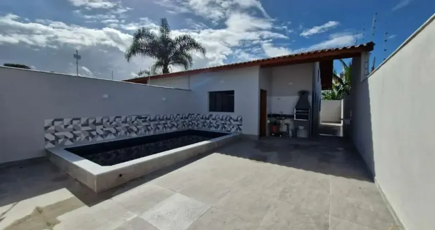 Casa com 2 dormitórios, sendo 1 suíte no santa terezinha em itanhaém, sp.