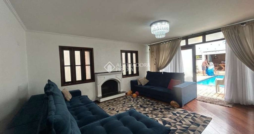 Casa com 3 quartos para alugar na Rua Tupinambás, 287, Vila Alzira, Santo André