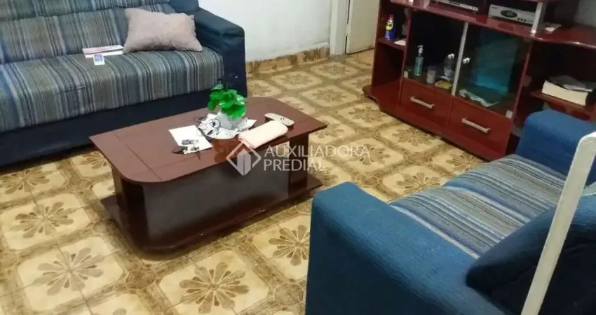 Casa com 2 quartos à venda na Avenida Itamarati, 653, Vila Curuçá, Santo André
