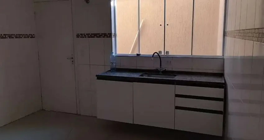 Sobrado frontal para locação na chácara seis de outubro - 03 dormitórios