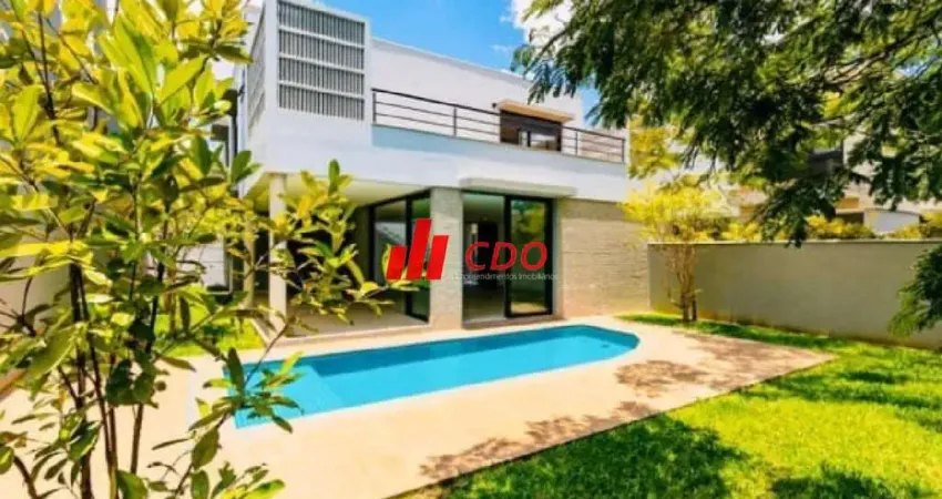 Zona Sul condomínio Boulevard Ibirapuera sobrado com 3 suítes,3 salas, piscina, jardim,4 vagas, útil de 455 m²