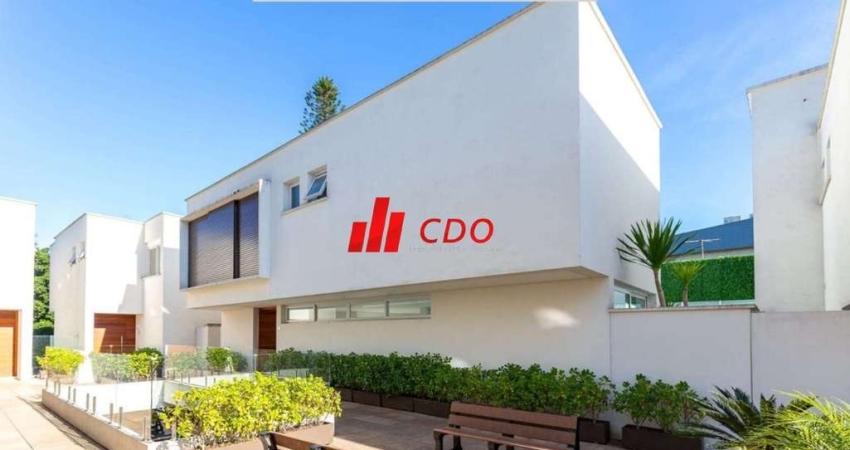 Luxuosa Casa em Condomínio à Venda em São Paulo-SP, no Bairro Jardim Petrópolis: 4 Suítes, 3 Salas, 6 Banheiros, piscina, jardim, 6 Vagas, 365m².
