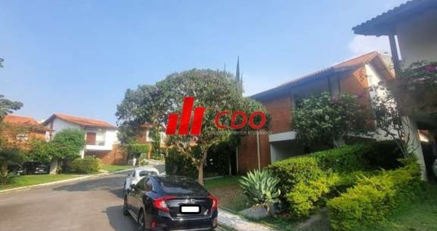 Linda Casa reformada em condomínio horto do Ype, 4 dormitórios sendo 1 suíte Master,3 salas, piscina, churrasqueira, hidro,sauna,4 vagas, útil 350m²
