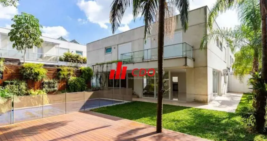 Casa de Luxo em condomínio no Brooklin:4 Suítes, 4 Salas, 6 Banheiros, 5 Vagas, piscina,jardim,680m² de Área - São Paulo-SP