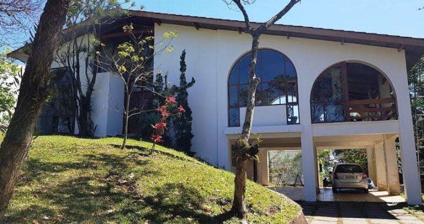 Belíssima chácara em Mairiporã com piscina, laser, ampla área verde, 40 Km São Paulo