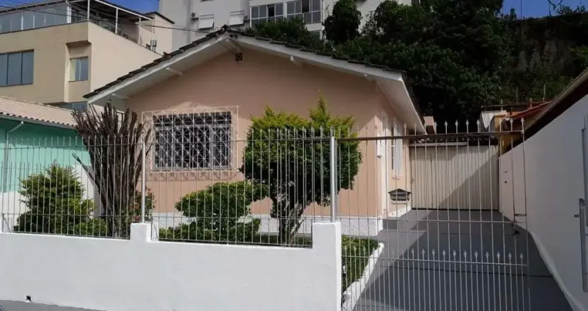 Casa com 3 quartos à venda no Barreiros, São José