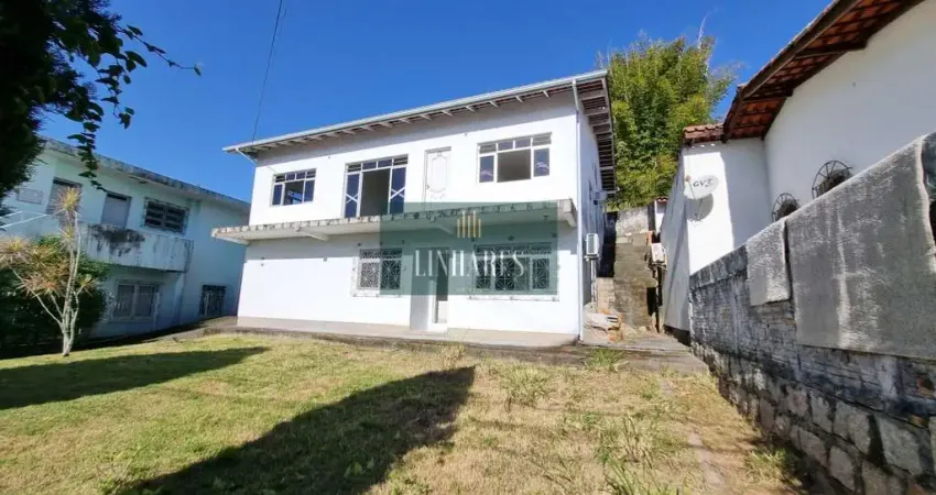 Casa com viabilidade residencial ou comercial no estreito.