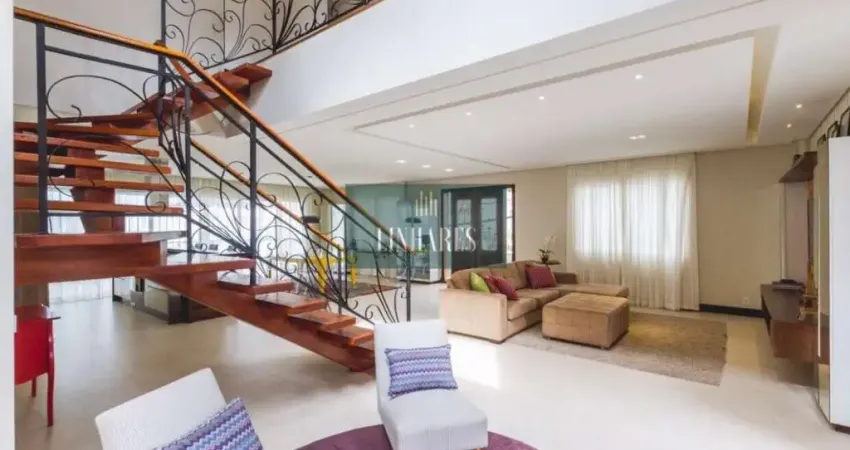 Casa alto padrão  estilo açoriano no bairro estreito com linda vista para o mar.