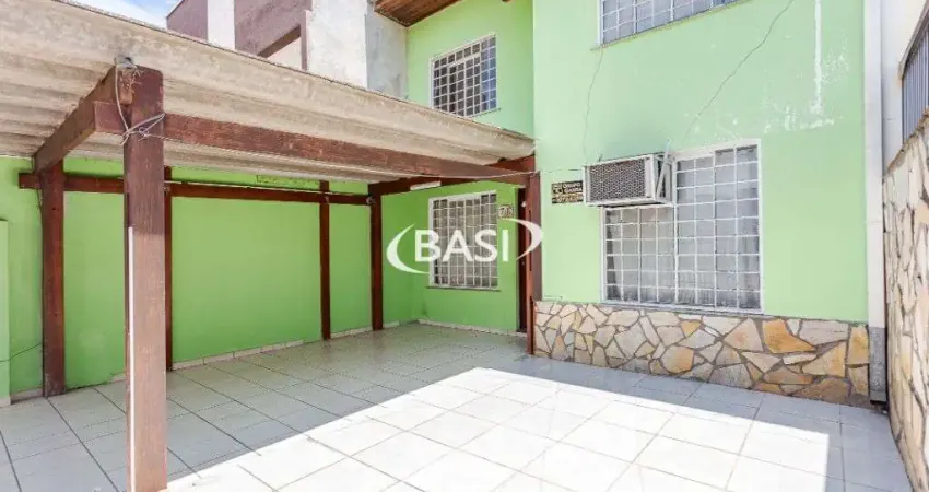 Casa com 3 quartos para alugar na Rua Alcino Guanabara, 74, Hauer, Curitiba
