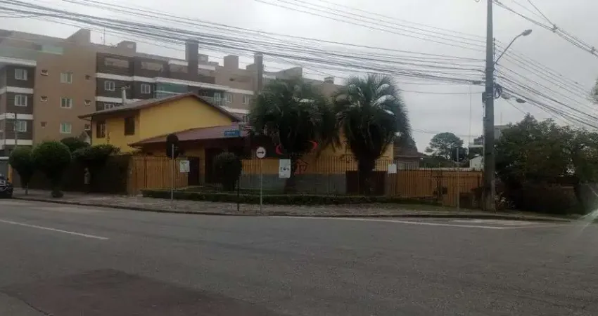 EXCELENTE CASA DE ESQUINA COM 04 DORMITORIOS NO AHU