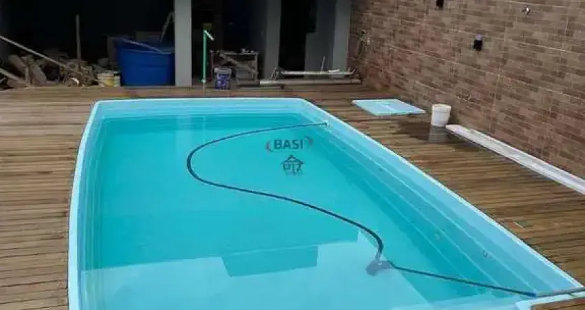 Casa de alto padrao com 4 dormitorios e amplo quintal no Alto Taruma, Pinhais