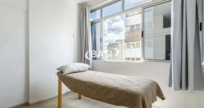 Sala comercial para venda, com varias  subdivisoes,  andar alto, face leste. 02 banheiros . Poratia