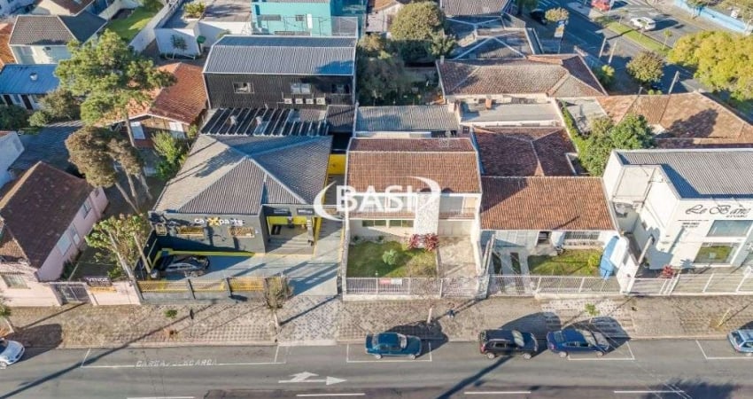 Casa comercial em excelente localizacao, desocupada.