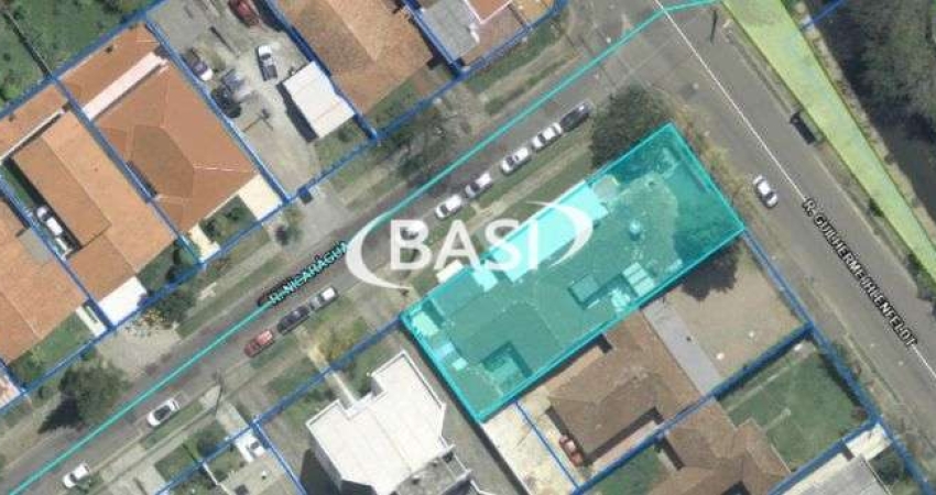 Terreno de esquina a venda no Bacacheri com 658,24 m2