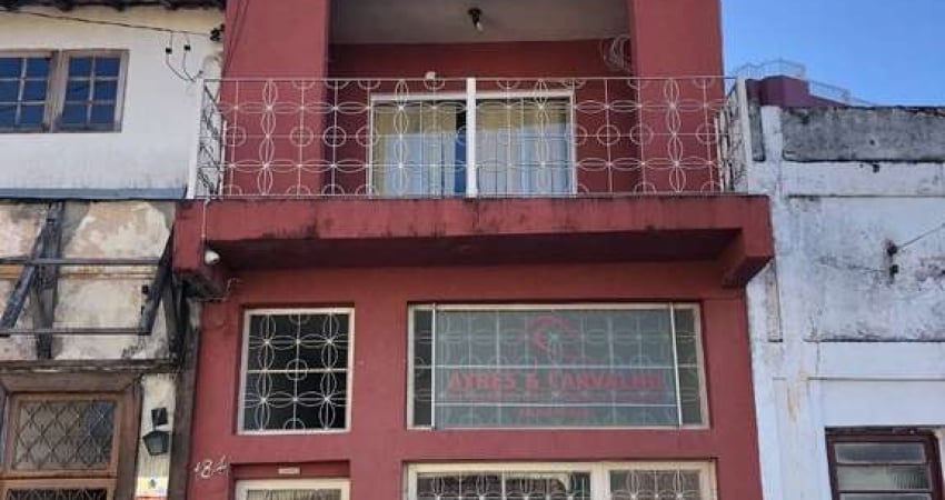 Casa com 2 dormitórios para alugar por R$ 1.600/mês - Centro - Taubaté/SP
