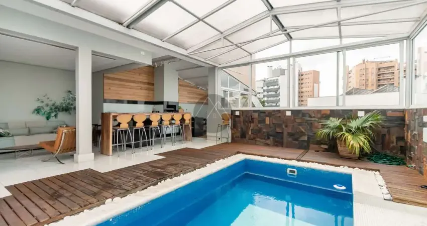 COBERTURA COM PISCINA COBERTA, PRÓXIMA AO CLUB CURITIBANO