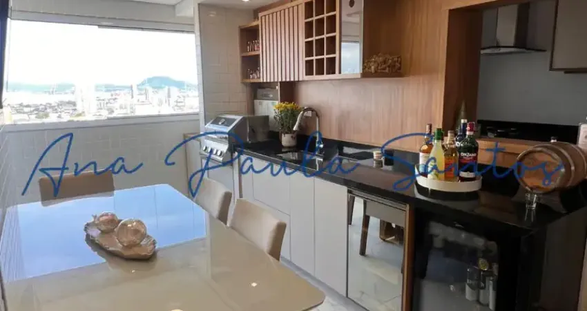 OPORTUNIDADE NO BOQUEIRÃO! Apartamento de 2 dorms (1 suíte) finamente decorado em edifício com lazer completo em Santos – SP