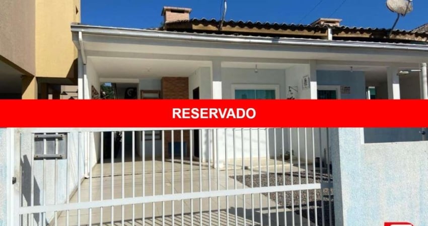 Casa com 3 quartos à venda na Rua João Horácio Vieira, 241, Mariluz, Itapoá