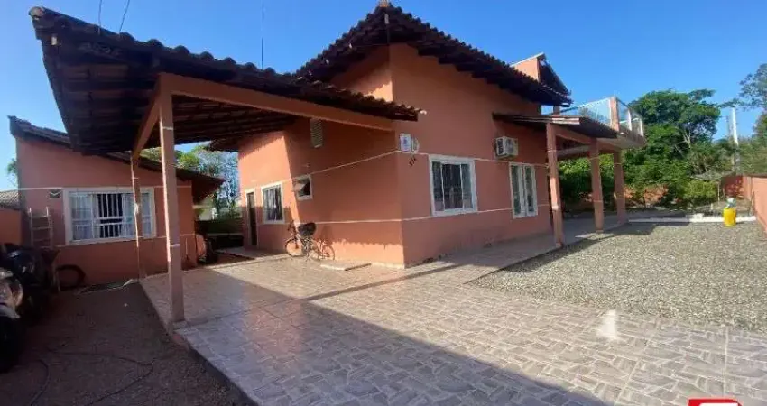 Casa com 2 quartos para alugar na rua 2030, 374, Imperador, Itapoá