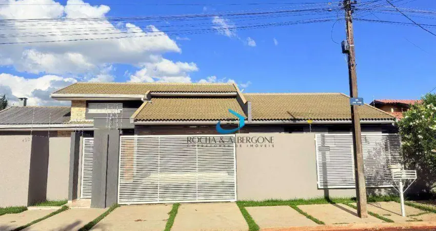 Casa Térrea no Jd. Itália em Cambé Com 3 quartos sendo 1 suite com closet e hidro, sala grande, cozinha/copa churrasqueira piscinas 3 vagas Planejados