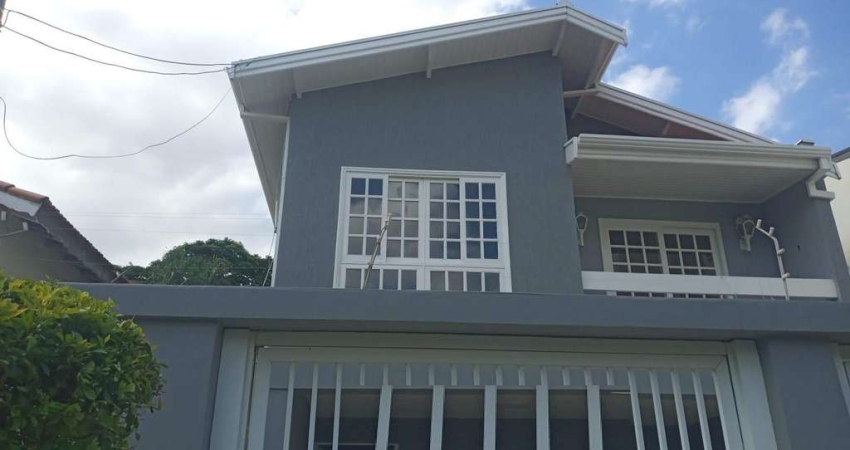 Casa linda á venda com 3 dorm, 1 suite, 4 vagas, area gourmet com churrasqueira
