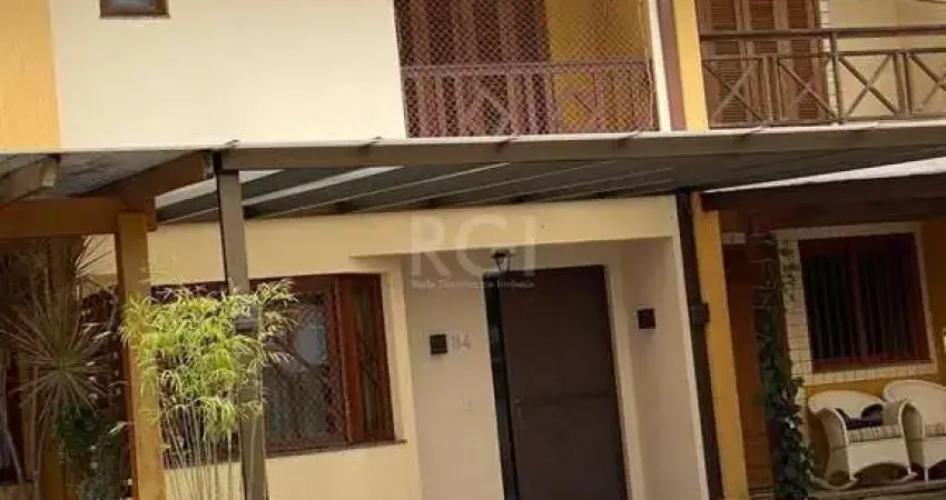 Casa com 3 quartos à venda na Avenida Edgar Pires de Castro, 1286, Hípica, Porto Alegre