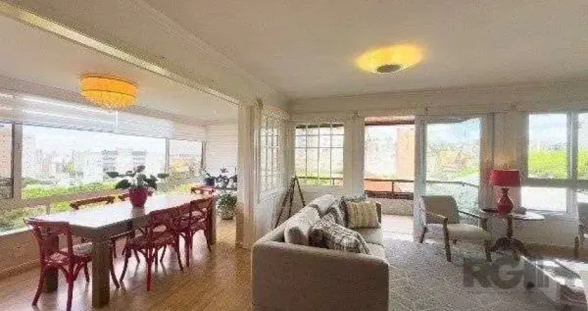Apartamento de 3 Dormitórios com Suíte e 2 Vagas no Bairro Petrópolis - 160m²
