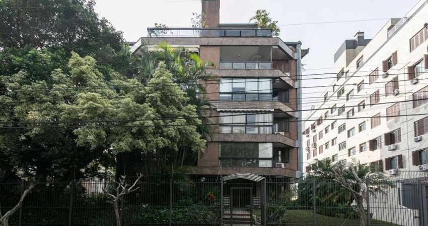 Cobertura com 3 dormitórios, mobiliada com 300 m²