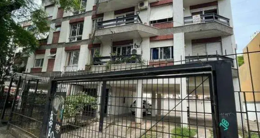 Apartamento de 2 dormitórios sendo um com sacada e garagem para 2 carros.