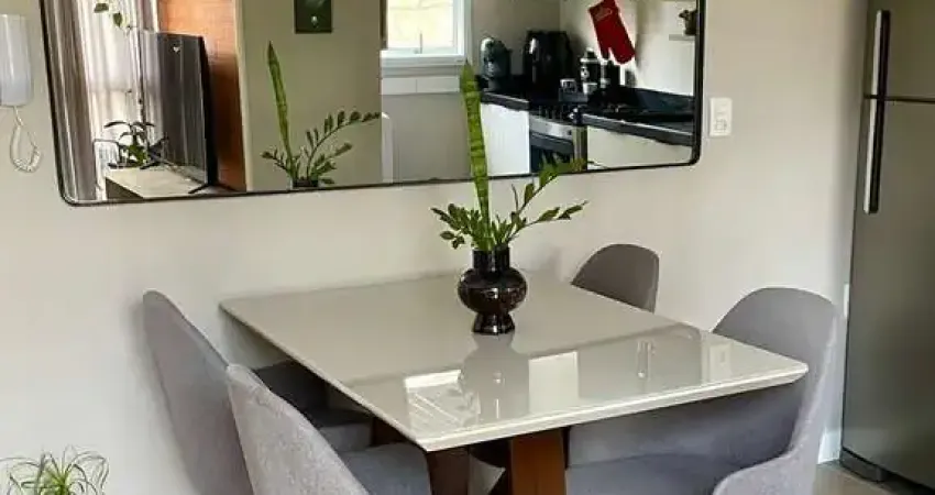 Apartamento com 02 quartos e 01 vaga escriturada no Bairro Cavalhada