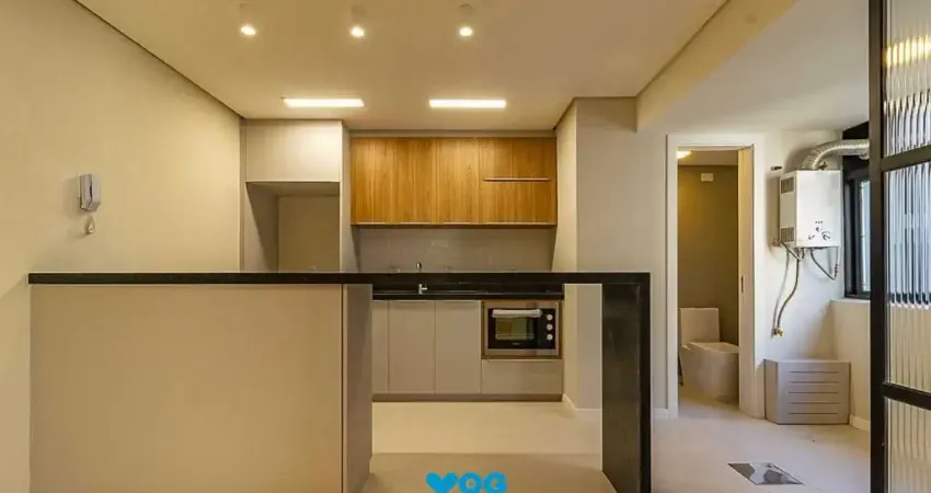 Apartamento a venda no bairro Auxliadora dois dormitórios, totalmente reformado.