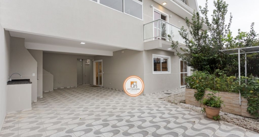 Sobrado tríplex, com 337m², 4 quartos e 3 vagas à Venda por R$ 1.800.000