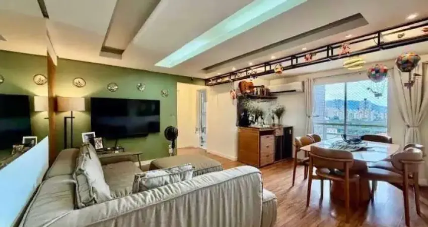 2 dormitórios, sendo 1 suíte com sacada e vista livre para o Canal 6