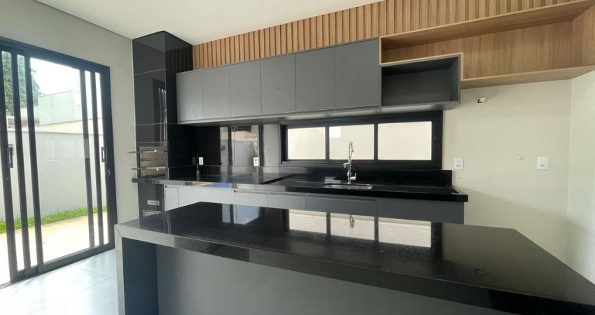 Casa térrea em  condomínio na Vila do Golf em Ribeirão Preto-SP: 3 quartos, 3 suítes, 2 salas, 5 banheiros, 4 vagas - 130m².