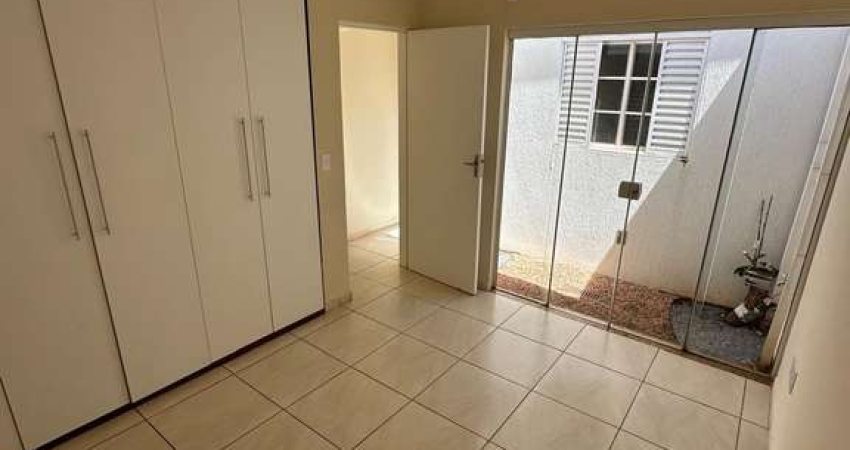 Excelente Casa Térrea com 4 dormitórios com 250 m² em condomínio fechado no Jardim Zara.