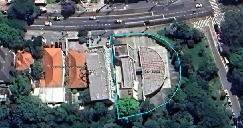 LAPA - PRÉDIO PEQUENO COM ESTACIONAMENTO AMPLO À VENDA